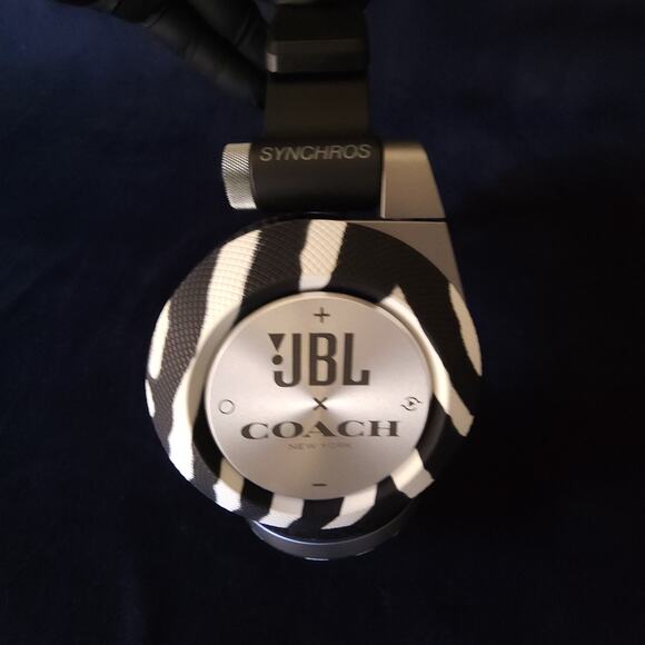 Rare Coach New York JBL Synchros E40BT Bluetooth Wireless Ear Headphones Black - Picture 12 of 16